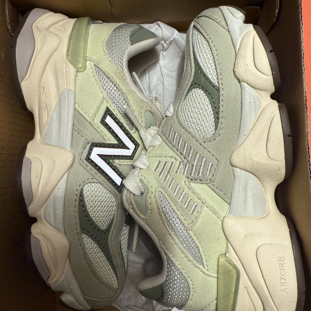 New Balance Green and Cream Chunky Sneakers 9060
